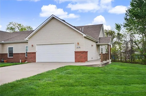 $319,500 | 204 Crimson Avenue, Baldwin City, KS 66006