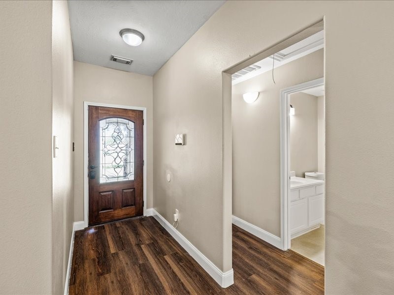 167 Rustic Colony Lane Dickinson, TX 77539 - Photo 6 of 32 Gallery Image 6