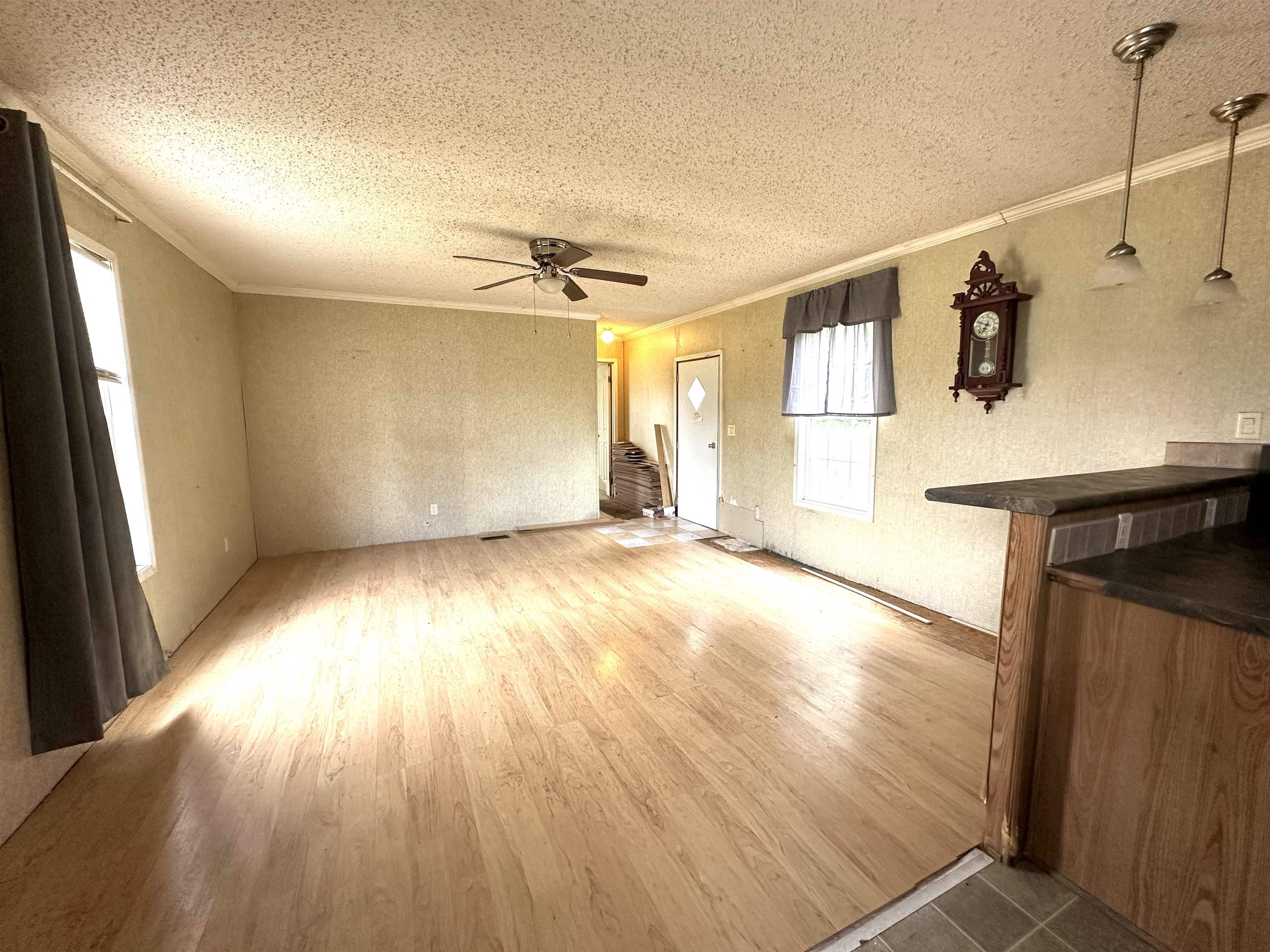 23268 T D Barnett Road Robertsdale, AL 36567 - Photo 11 of 16 Living Room