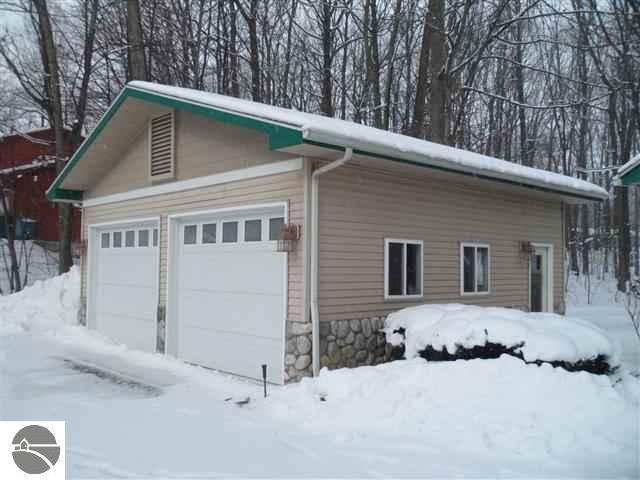 559 Bass Lake Road Traverse City, MI 49685 - Photo 5 of 41 1742212-4.JPG