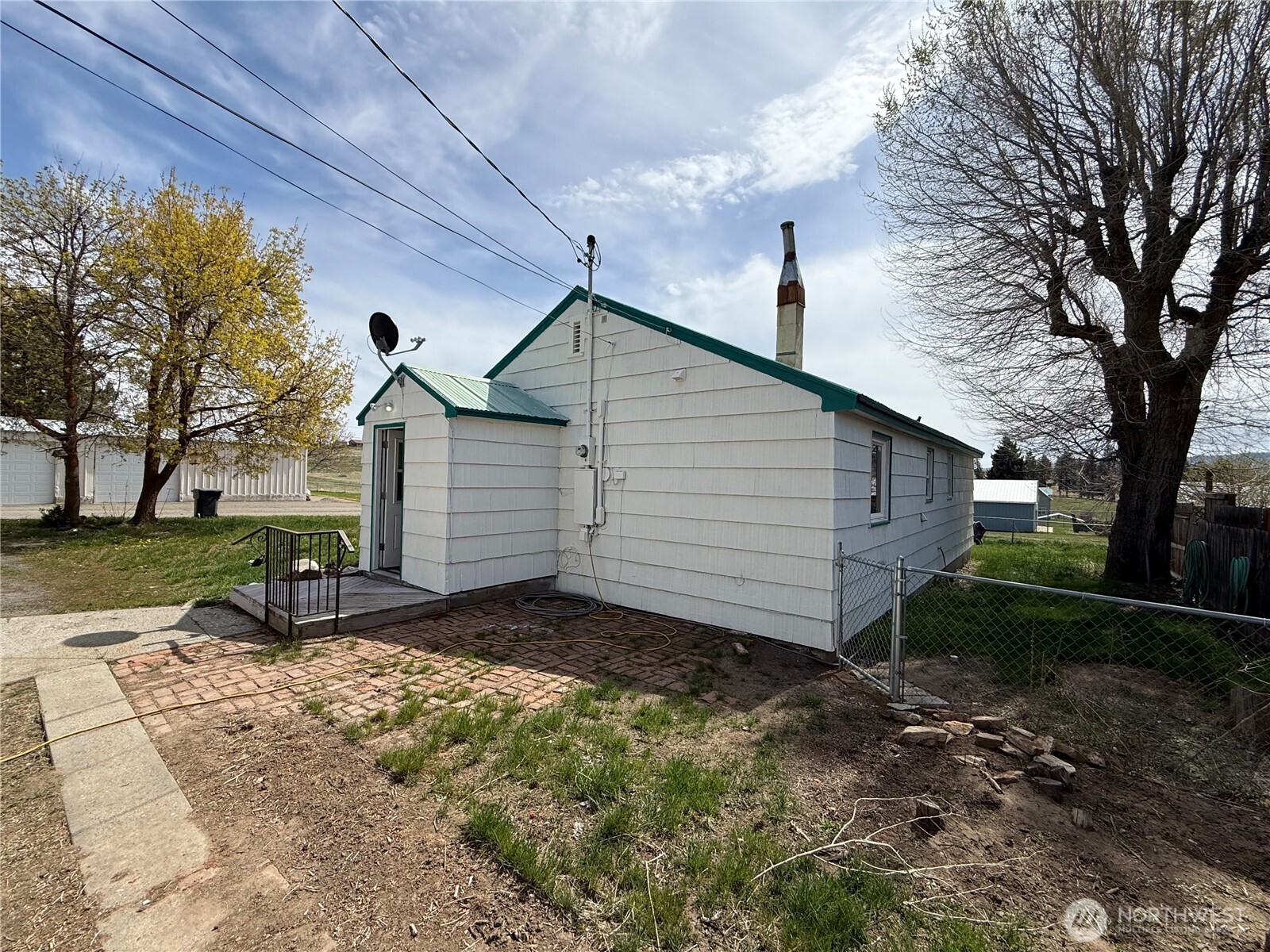 306 South Adams Street Waterville, WA 98858 - Photo 24 of 25 a front view of a house with garden