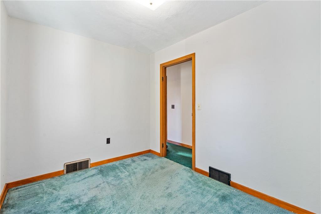 223 Oak Road Pittsburgh, PA 15239 - Photo 15 of 25 a view of room with closet