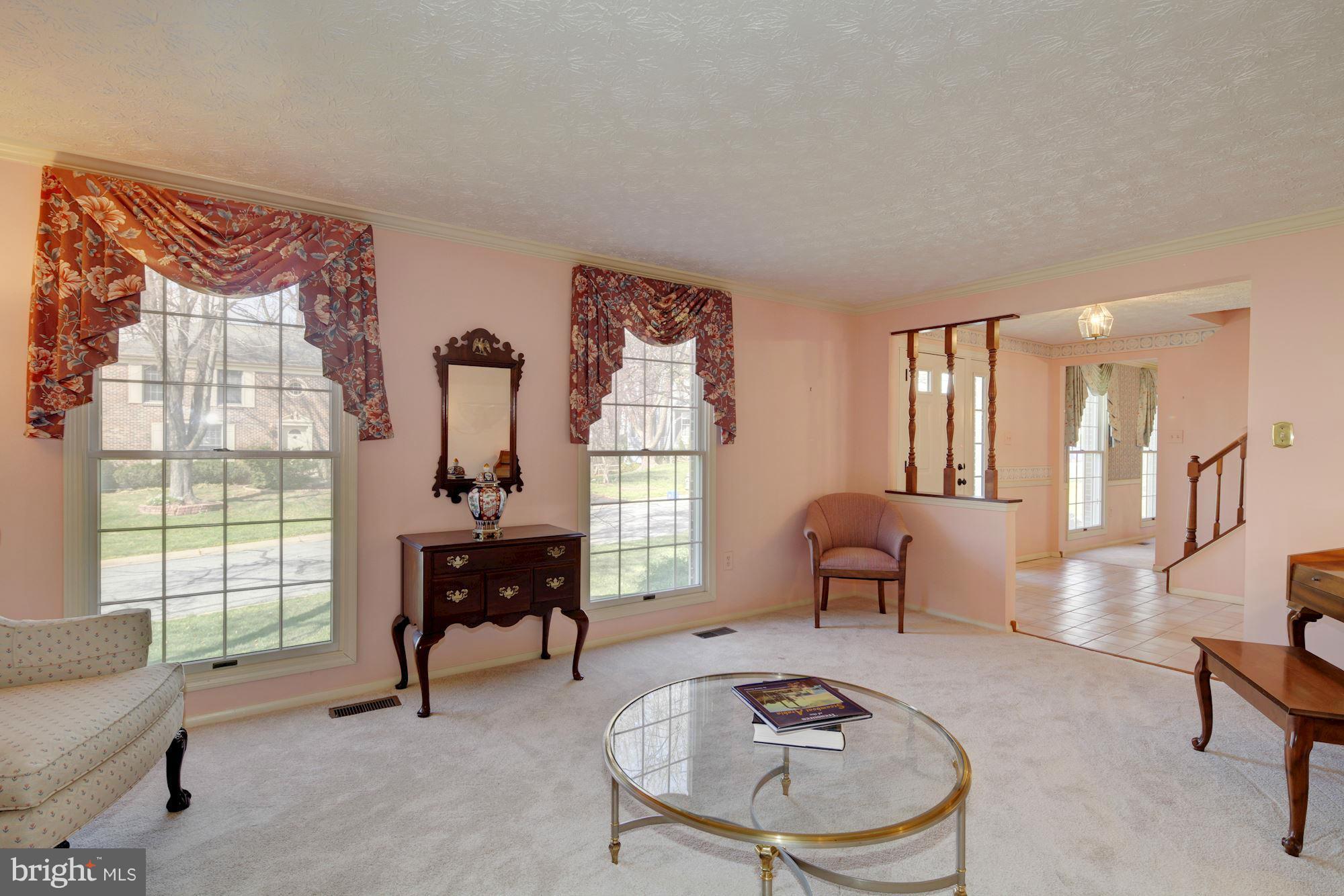 16609 Bethayres Road Rockville, MD 20855 - Photo 2 of 27 Living Room