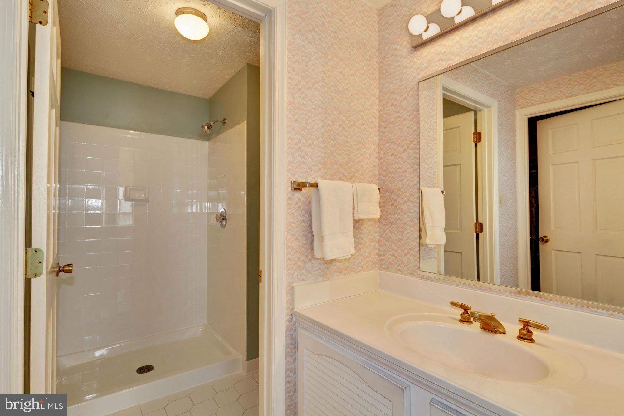 16609 Bethayres Road Rockville, MD 20855 - Photo 15 of 27 Bath (Master)