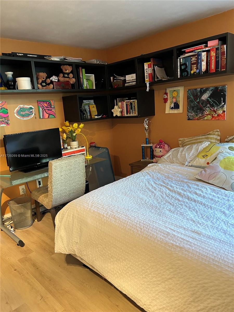 101 Ocean Ln Drive, Unit 1017 Key Biscayne, FL 33149 - Photo 15 of 25 a bedroom with bed and a bookshelf