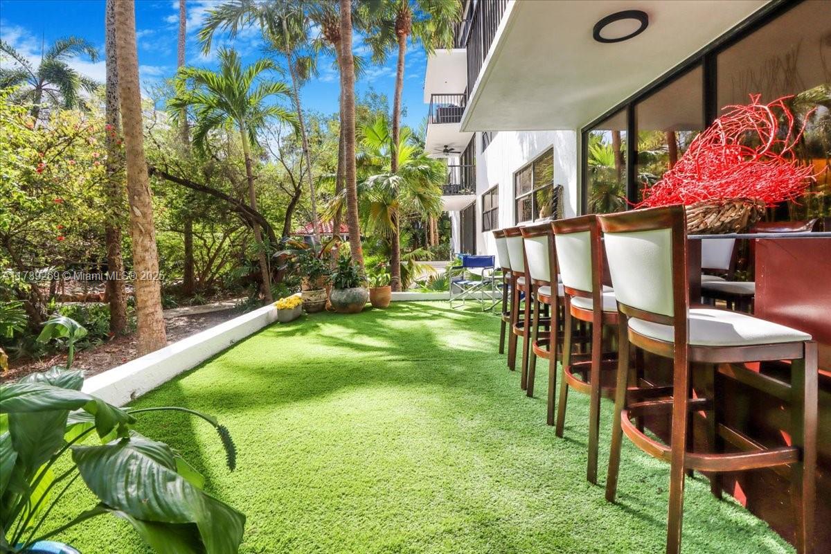 101 Ocean Ln Drive, Unit 1017 Key Biscayne, FL 33149 - Photo 21 of 25 a view of an chairs and tables in the patio