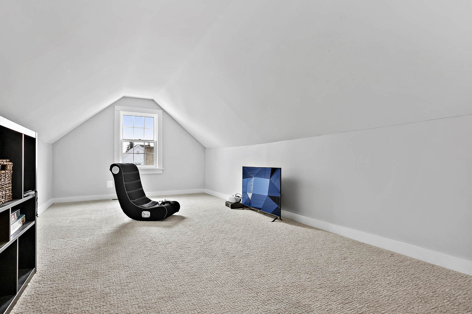 170 North Old Rand Road Lake Zurich, IL 60047 - Photo 25 of 34 a living room with furniture gym equipment and a flat screen tv