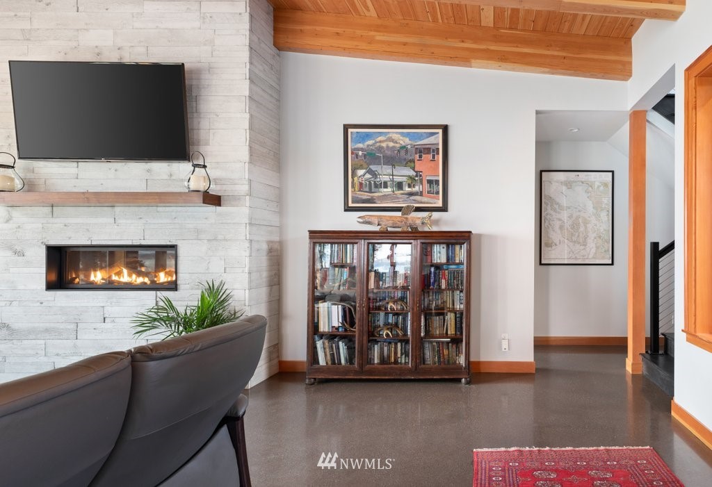 2918 Strawberry Point Road Oak Harbor, WA 98277 - Photo 12 of 40 Gallery Image 12
