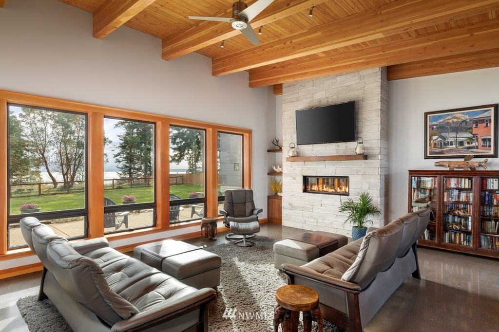 2918 Strawberry Point Road Oak Harbor, WA 98277 - Photo 10 of 40 Gallery Image 10