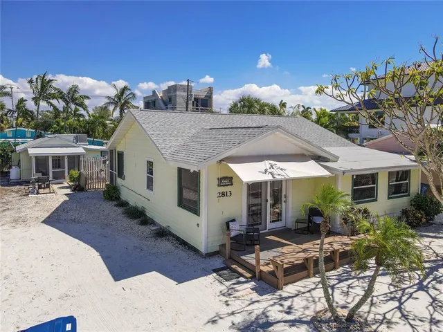 $1,440,000 | 2813 Avenue East, Holmes Beach, FL 34217