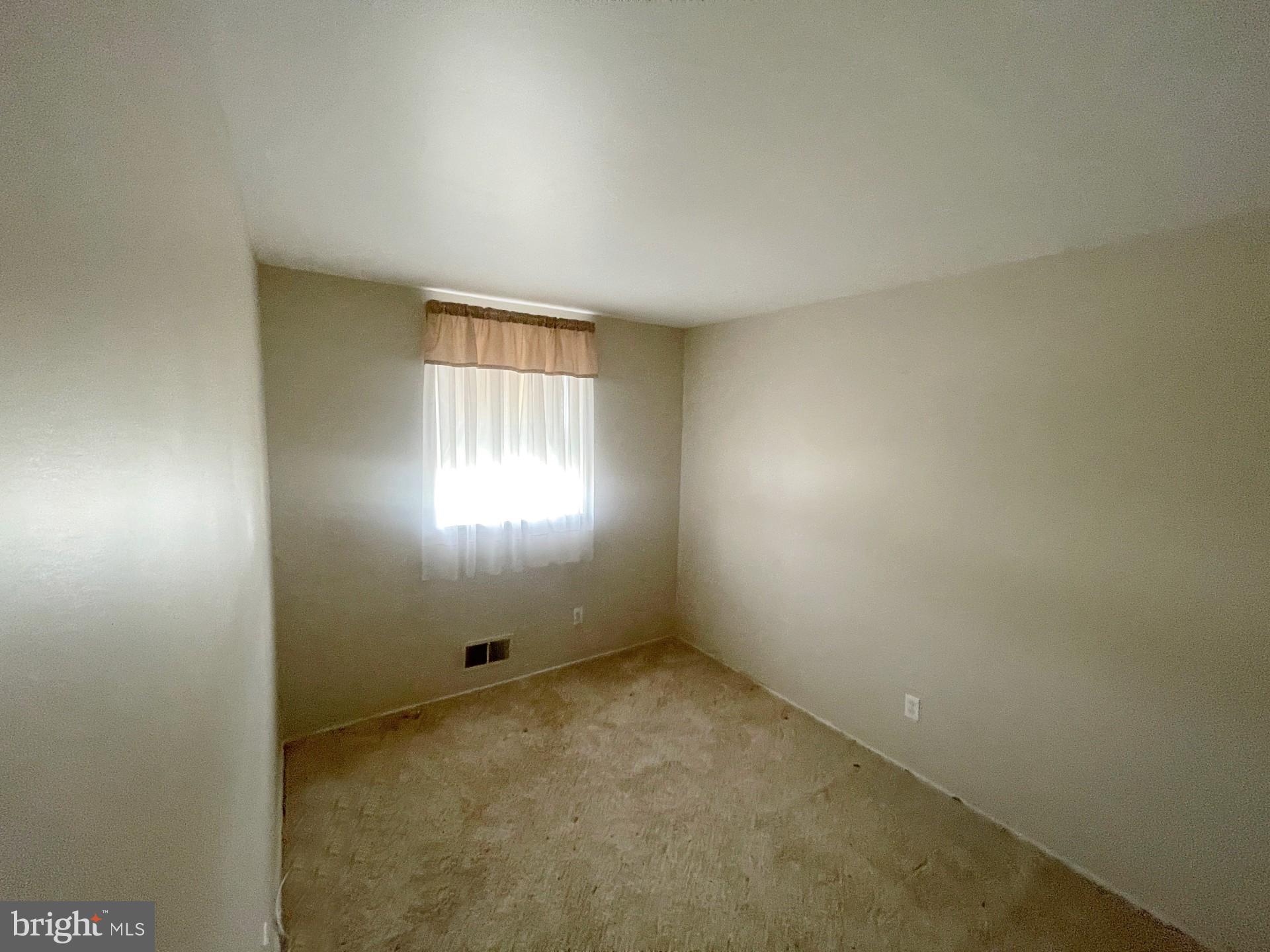 8047 Stratman Road Baltimore, MD 21222 - Photo 8 of 13 Interior
