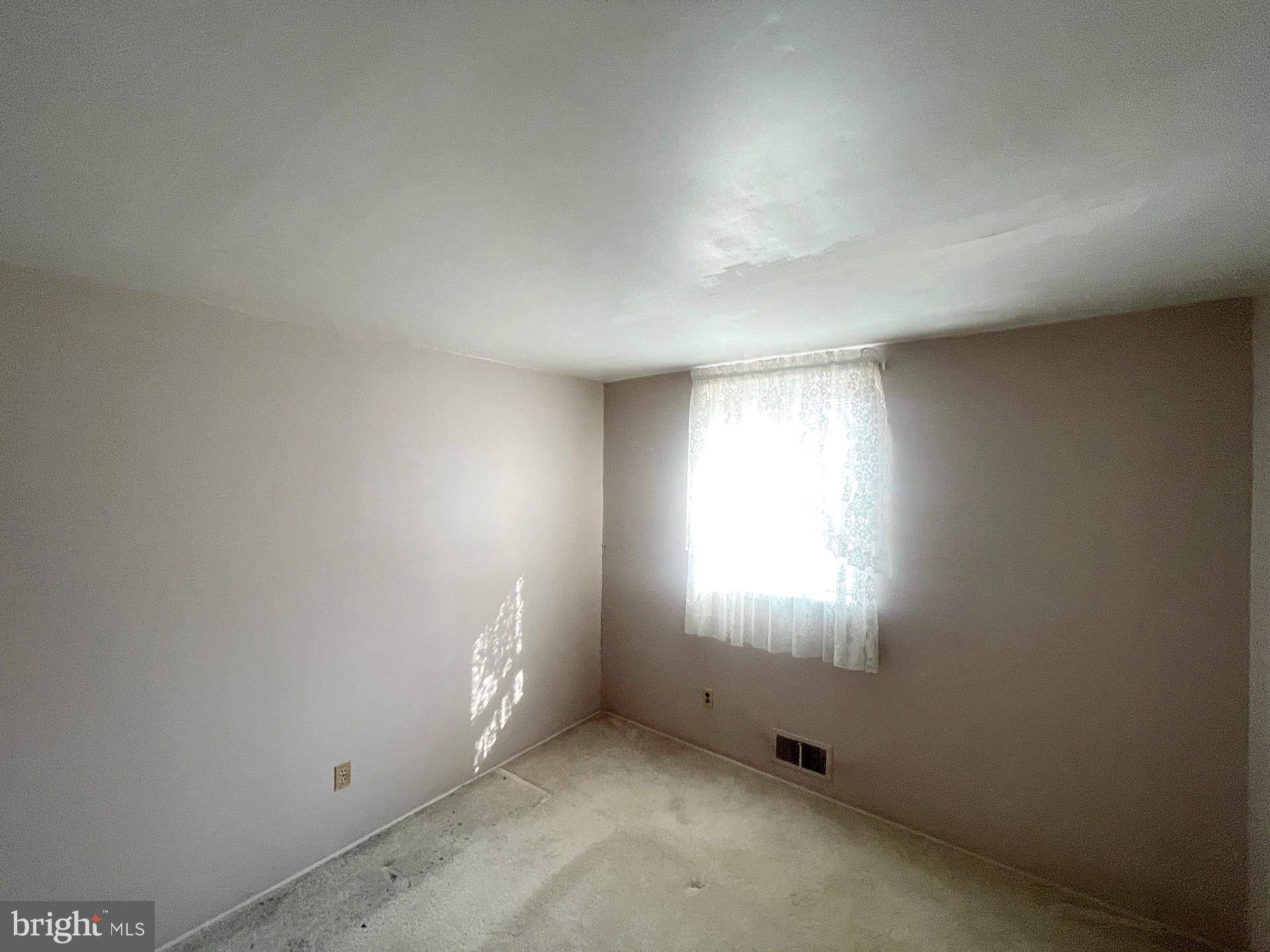 8047 Stratman Road Baltimore, MD 21222 - Photo 9 of 13 Interior