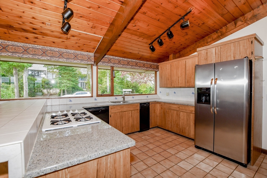 15 Arrowhead Lane Marion, MA 02738 - Photo 13 of 42 a kitchen with a stove a sink and a refrigerator