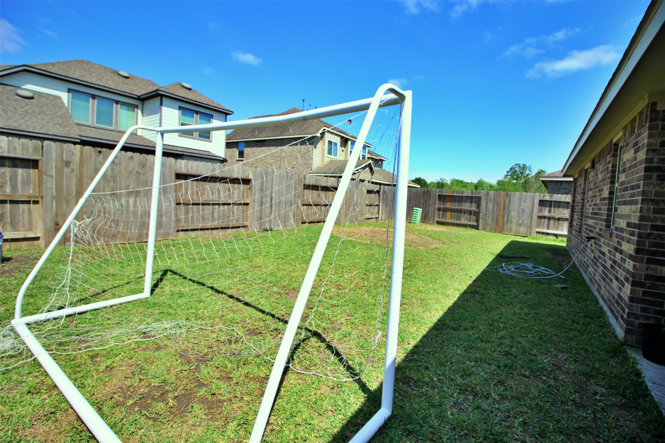 13711 Arcadia Creek Lane Rosharon, TX 77583 - Photo 22 of 24 a view of a backyard with stairs