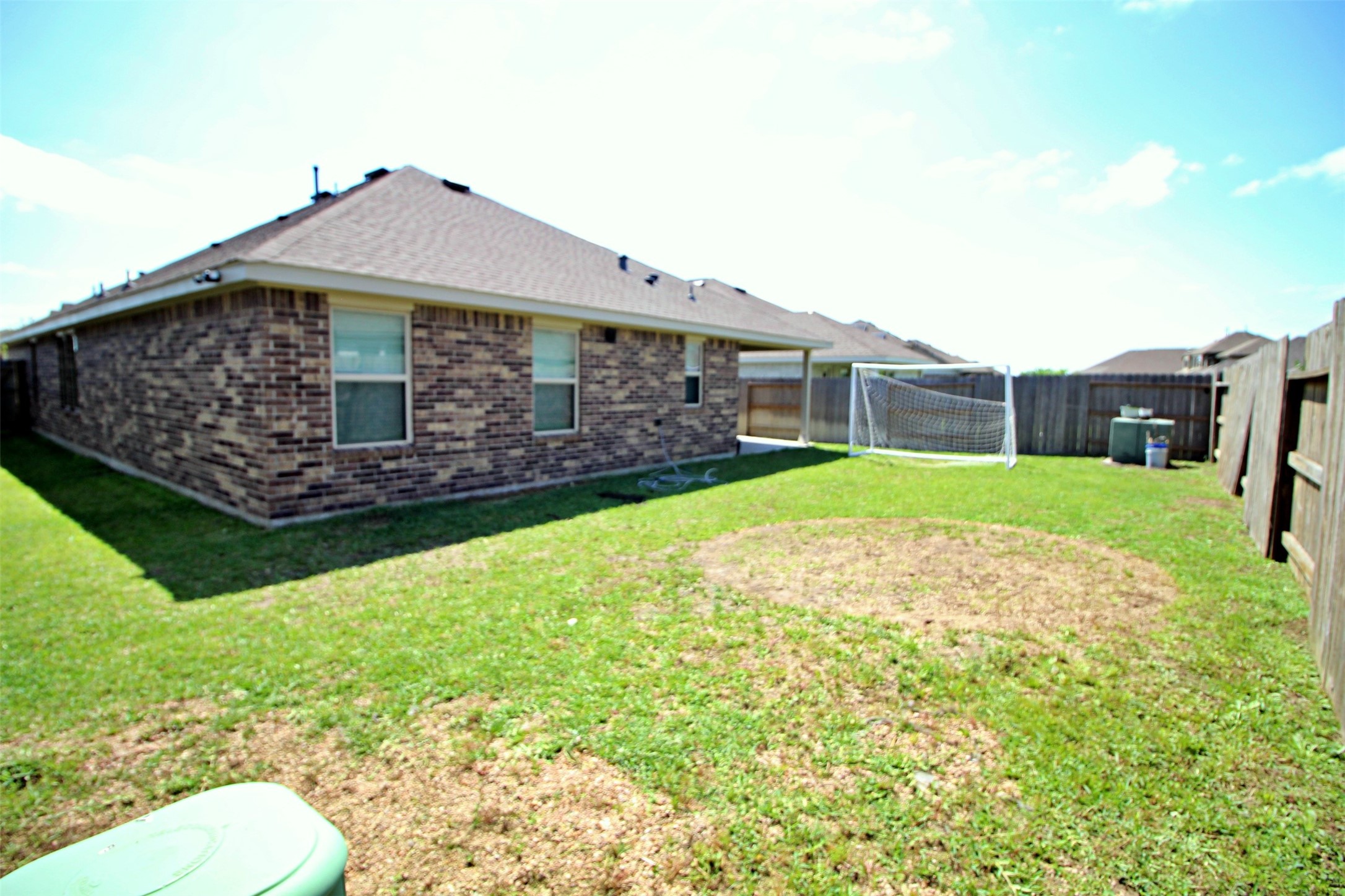 13711 Arcadia Creek Lane Rosharon, TX 77583 - Photo 23 of 24 a view of a backyard with a garden and plants