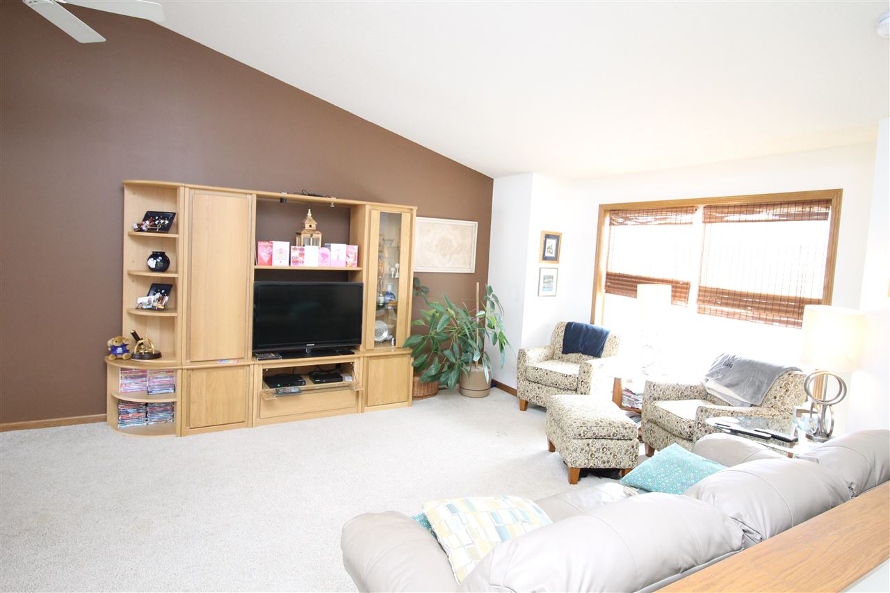 100 Bailey Park Road Williamsburg, IA 52361 - Photo 3 of 24 Gallery Image 3