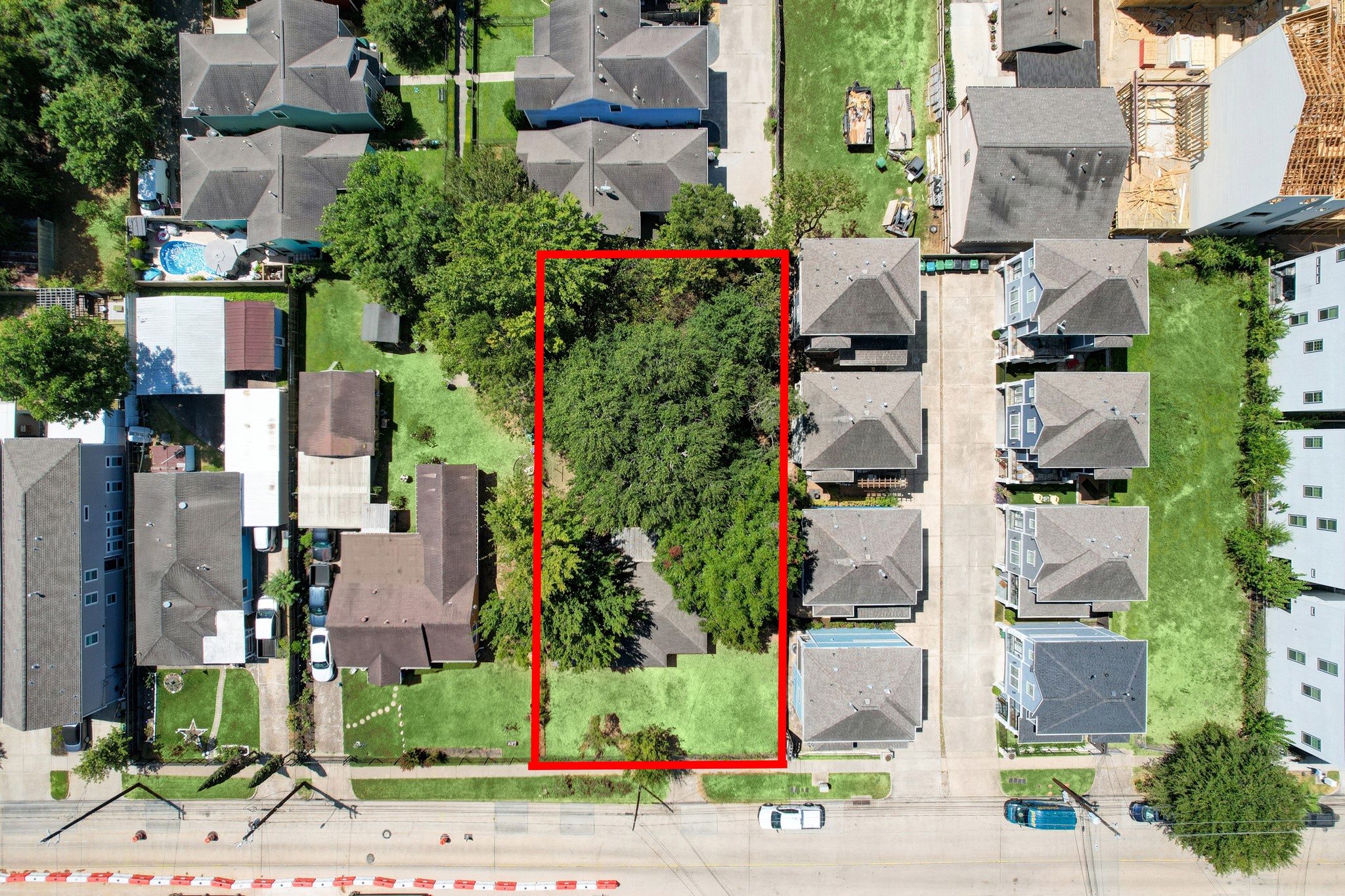 10,440sf lot. Lot dimensions approximately 72' x 145'