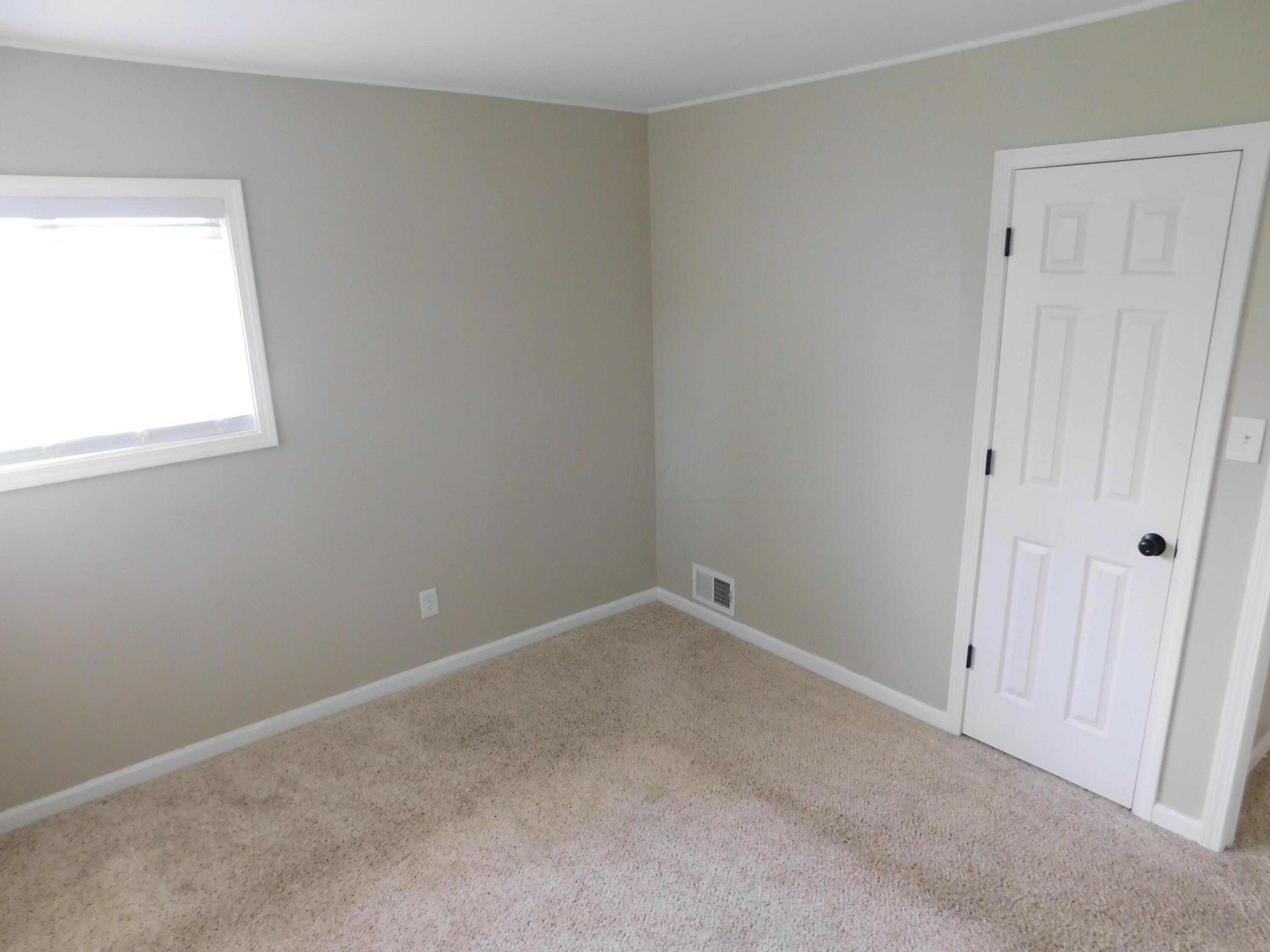 1071 Country Club Road Columbus, OH 43227 - Photo 14 of 31 DSCN0358