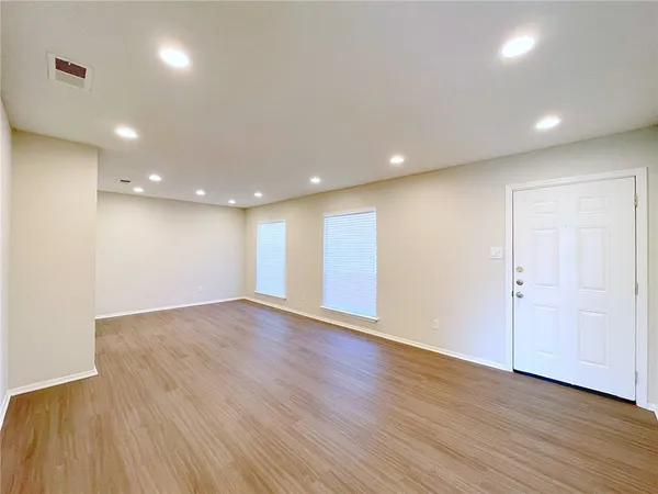 $2,250 | 11807 Knights Bridge, Austin, TX 78759