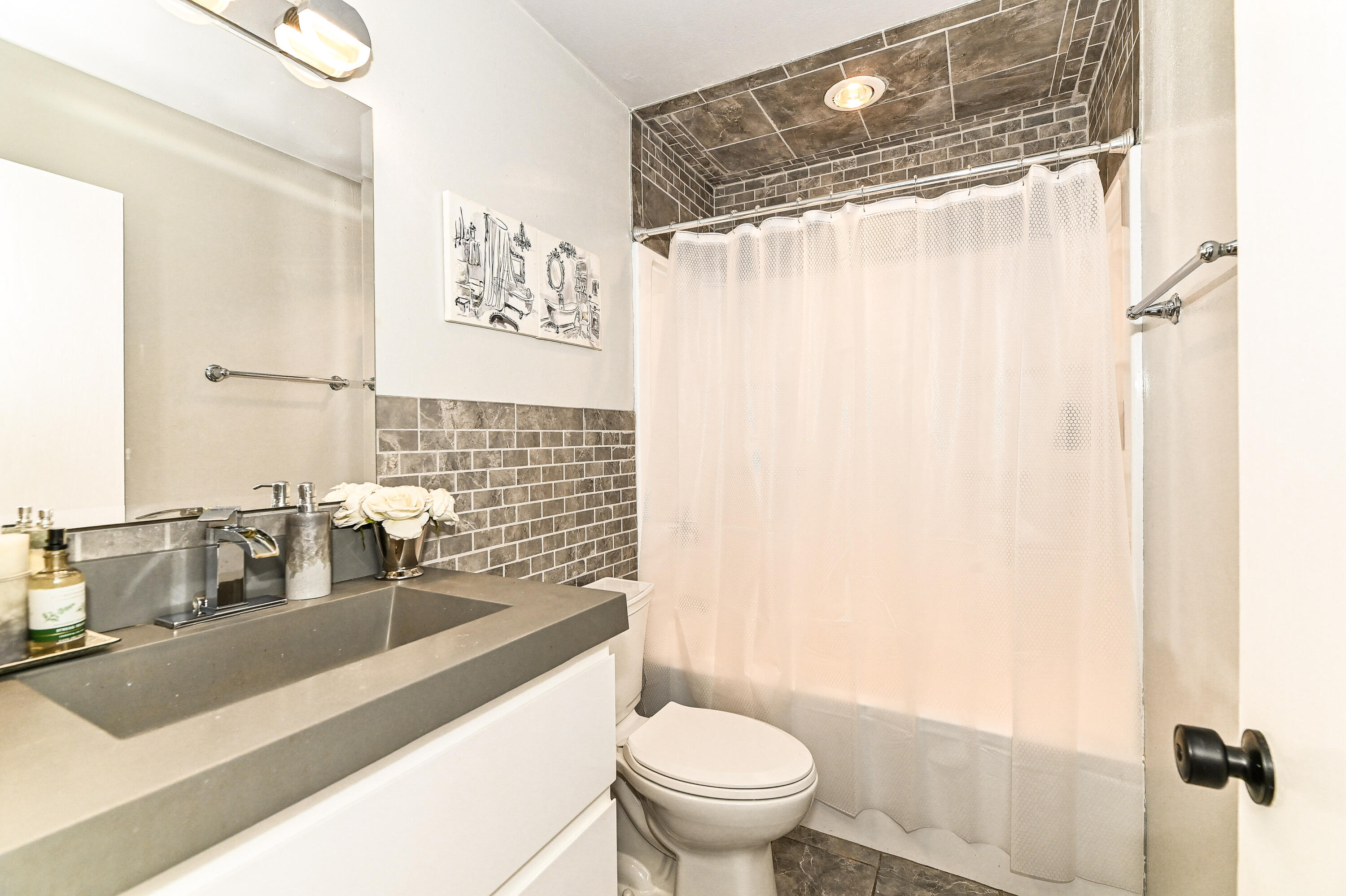 11926 West Mill Road, Unit 4 Milwaukee, WI 53225 - Photo 9 of 34 Completely remodeled full bath