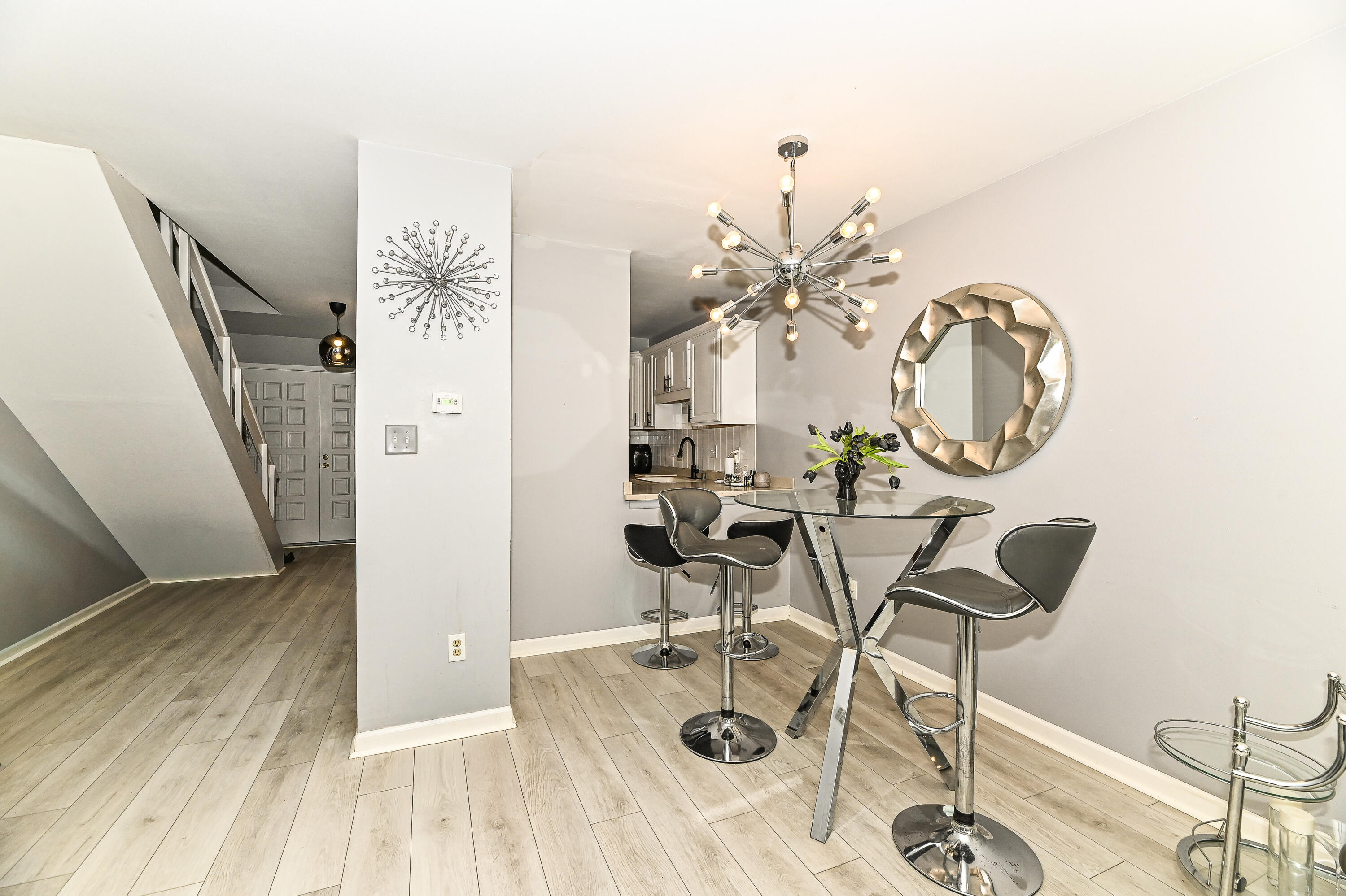 11926 West Mill Road, Unit 4 Milwaukee, WI 53225 - Photo 5 of 34 Dining area
