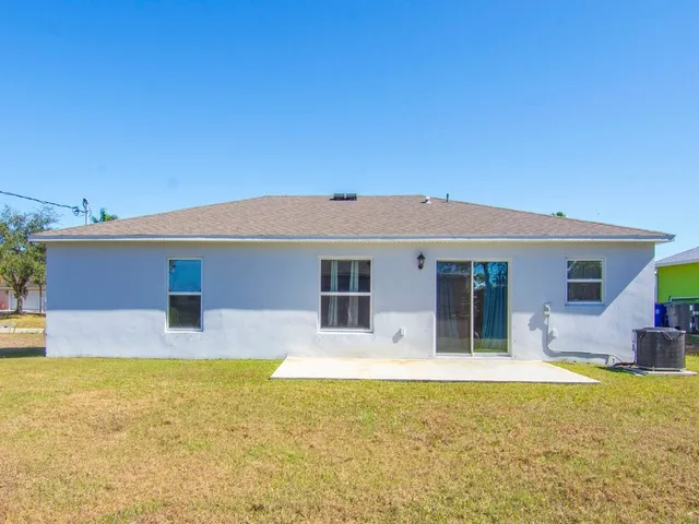 $325,000 | 7775 101st Avenue, Vero Beach, FL 32967