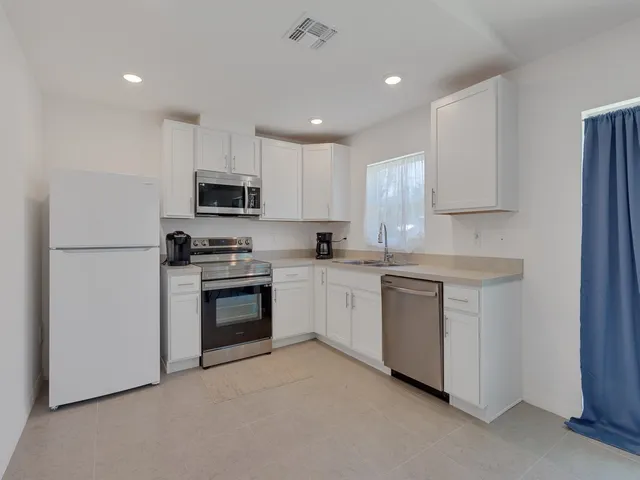 $325,000 | 7775 101st Avenue, Vero Beach, FL 32967