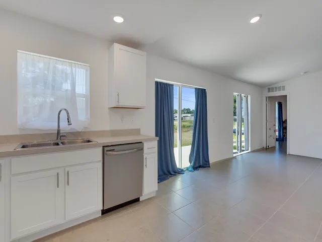 $325,000 | 7775 101st Avenue, Vero Beach, FL 32967