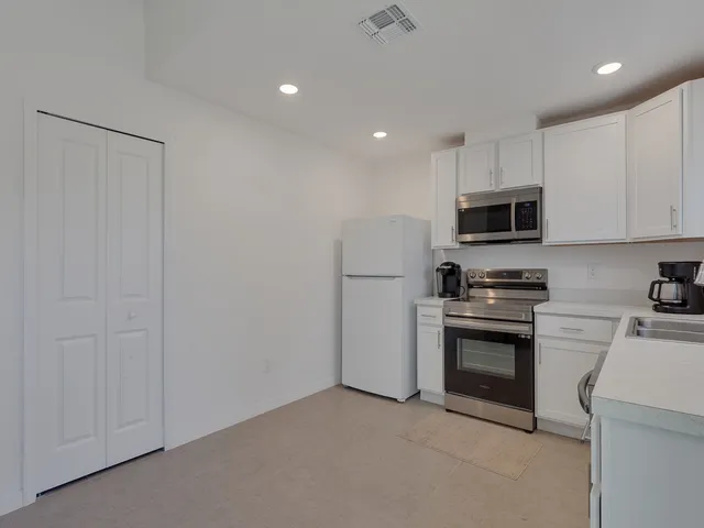 $325,000 | 7775 101st Avenue, Vero Beach, FL 32967