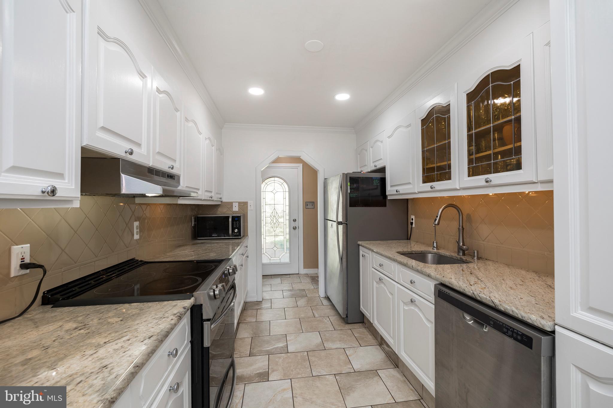 84 Conestoga Road Malvern, PA 19355 - Photo 28 of 41 Granite counters & Stainless Steel appliances