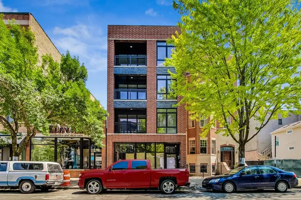 $3,200 | 3355 North Southport Avenue, Unit 2F, Chicago, IL 60657