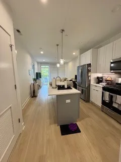 $3,200 | 3355 North Southport Avenue, Unit 2F, Chicago, IL 60657