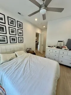 $3,200 | 3355 North Southport Avenue, Unit 2F, Chicago, IL 60657