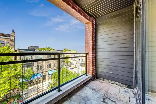 $3,200 | 3355 North Southport Avenue, Unit 2F, Chicago, IL 60657