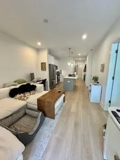 $3,200 | 3355 North Southport Avenue, Unit 2F, Chicago, IL 60657