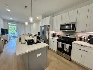 $3,200 | 3355 North Southport Avenue, Unit 2F, Chicago, IL 60657