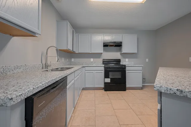 $305,000 | 14910 Sugar Crystal Court, Sugar Land, TX 77498