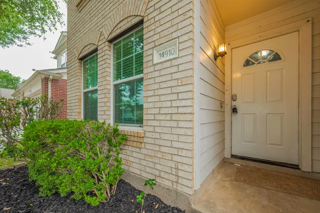 $305,000 | 14910 Sugar Crystal Court, Sugar Land, TX 77498