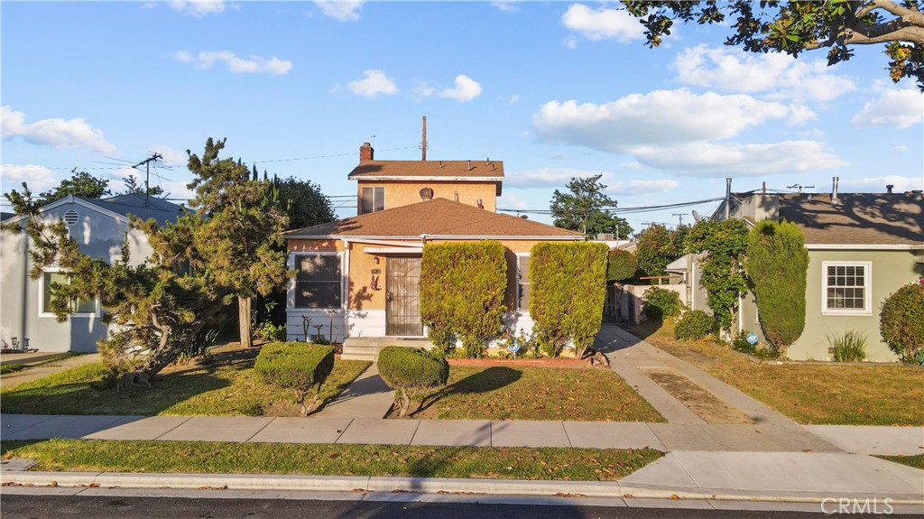 a view of a water fountain