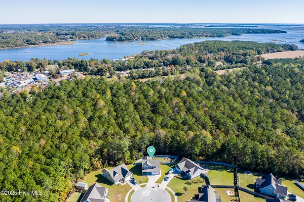$379,900 | 508 Diamond Ridge Court, Hubert, NC 28539