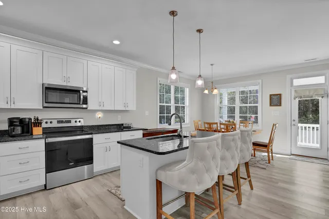 $394,600 | 508 Diamond Ridge Court, Hubert, NC 28539