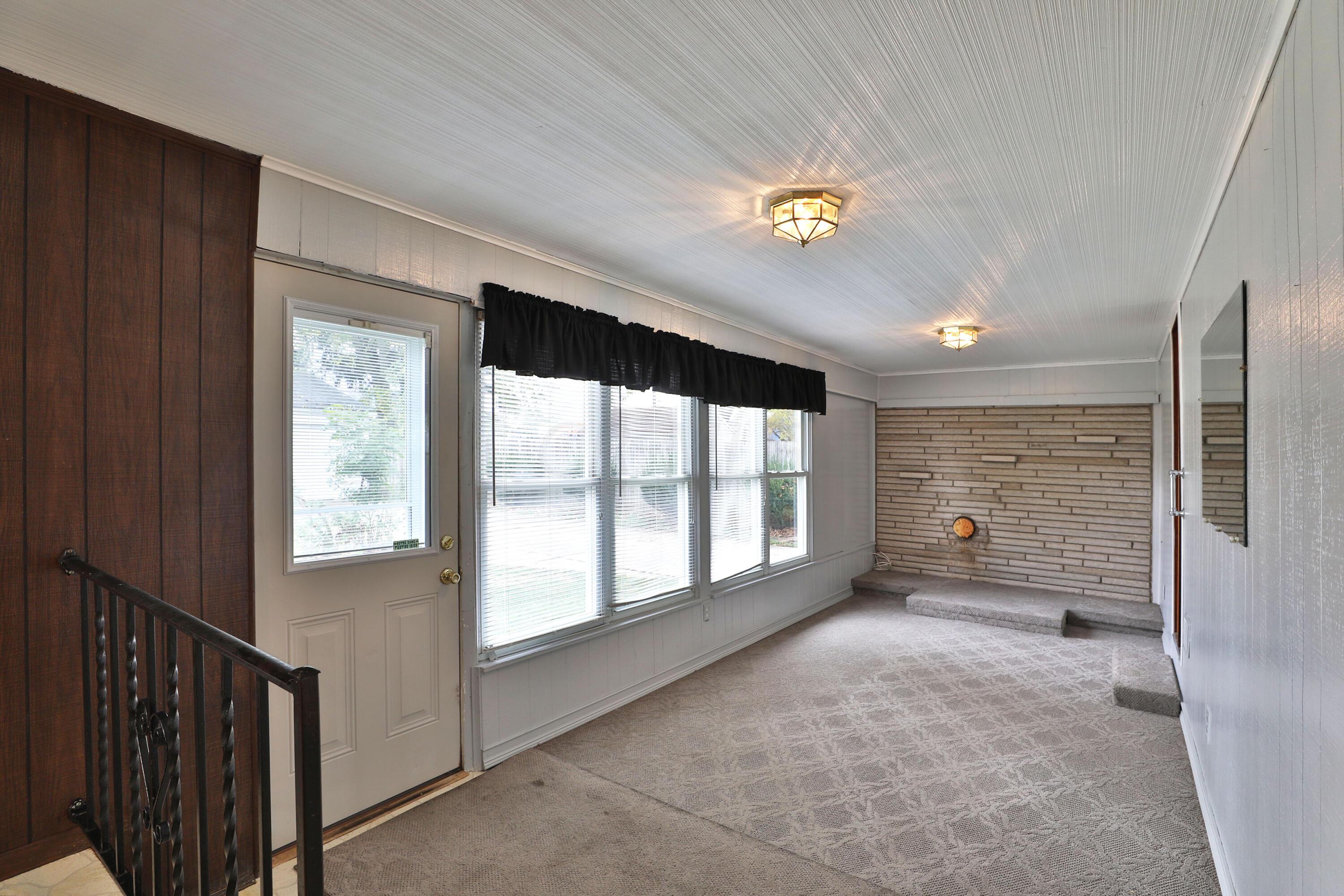 3339 Parkside Road Columbus, OH 43204 - Photo 17 of 37 family room