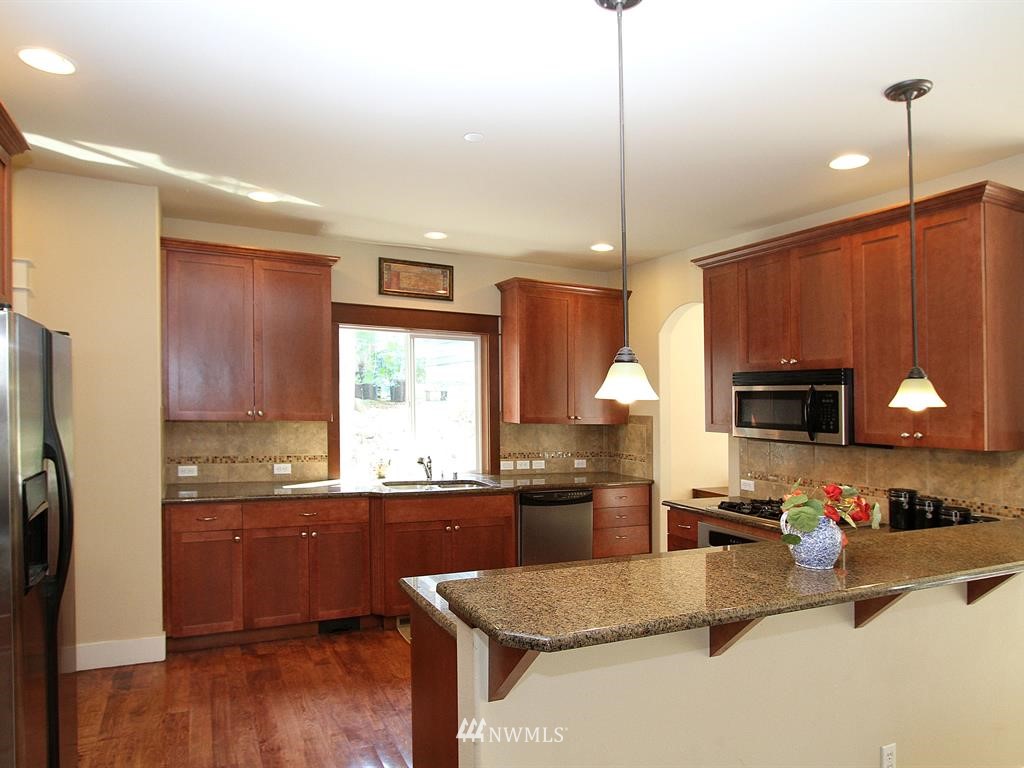 1365 Northeast 14th Street Renton, WA 98059 - Photo 4 of 23 Gallery Image 4