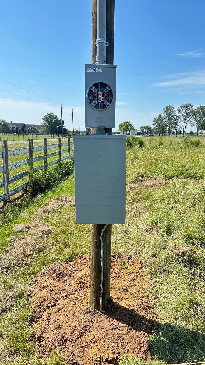 15421 Totis Road Hockley, TX 77447 - Photo 3 of 11 a view of a ocean with a building in the background