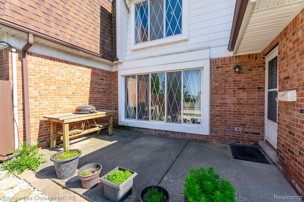 8700 Common Road Warren, MI 48093 - Photo 37 of 38