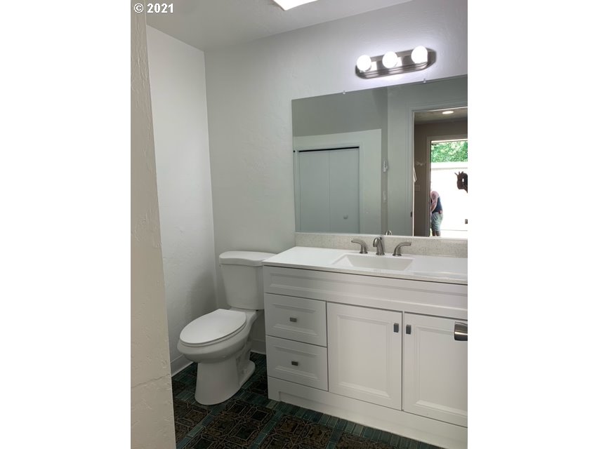 1492 Fetters Loop Eugene, OR 97402 - Photo 13 of 24 Gallery Image 13