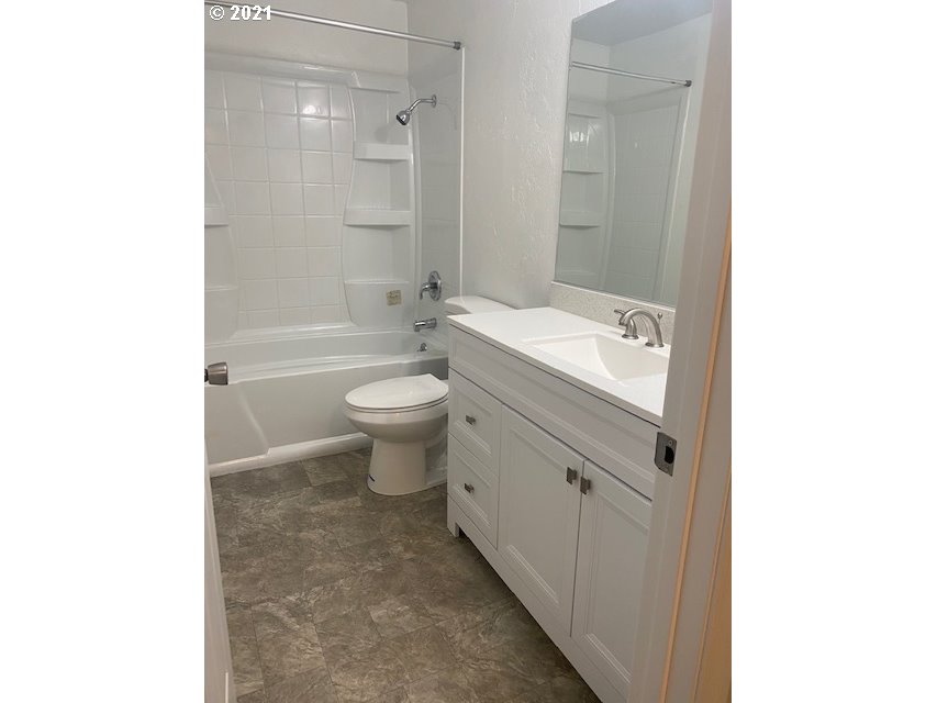 1492 Fetters Loop Eugene, OR 97402 - Photo 19 of 24 Gallery Image 19