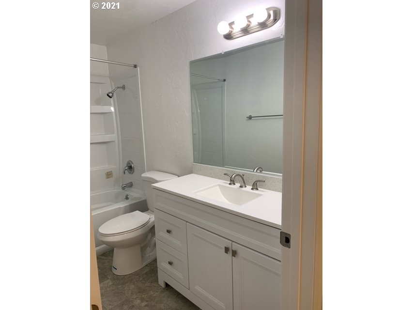 1492 Fetters Loop Eugene, OR 97402 - Photo 20 of 24 Gallery Image 20