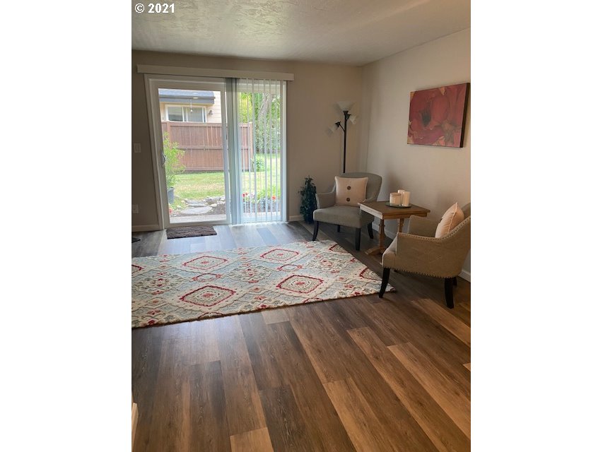 1492 Fetters Loop Eugene, OR 97402 - Photo 10 of 24 Gallery Image 10