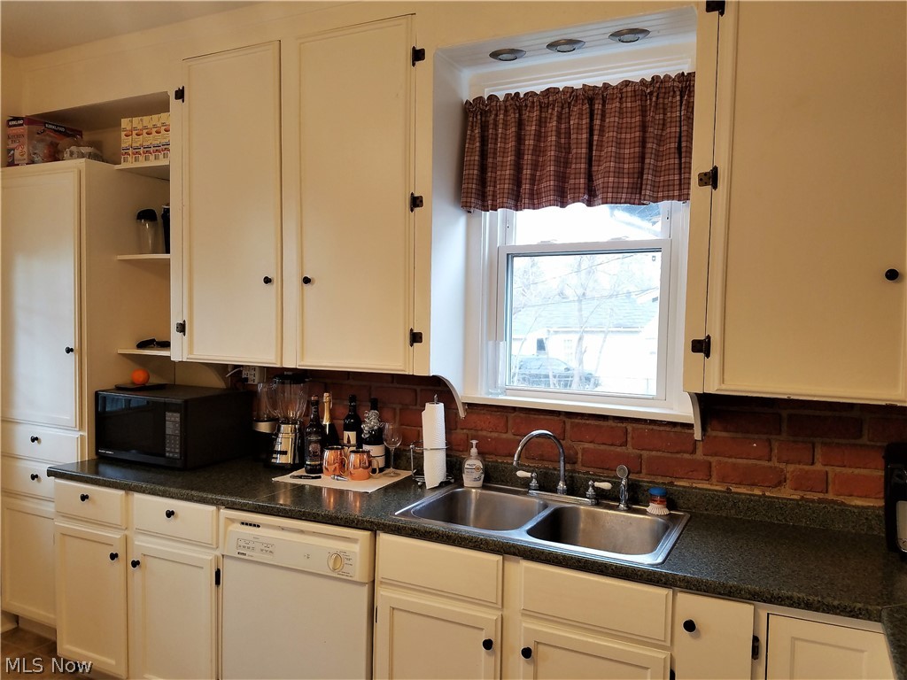 952 Rushleigh Road Cleveland Heights, OH 44121 - Photo 11 of 23